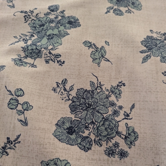 Lularoe floral dress with pockets - Picture 2 of 4